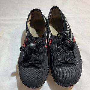 Feiyue Woman’s Sz 5 Black Canvas Lace-Up Shoes with Pink accents